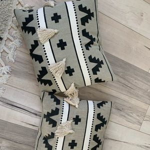 Pillows (set of 2)